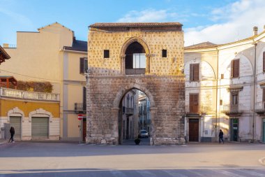Bir Sulmona, Porta nuova sokakları yürüyüş