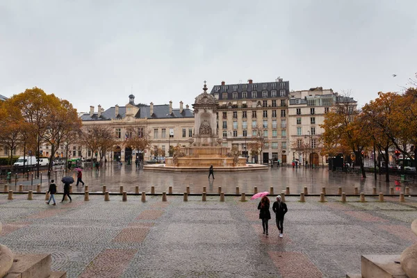 Sob Chuva Caminhando Pelas Ruas Paris Coloque Sain Suplice — Fotografia de Stock