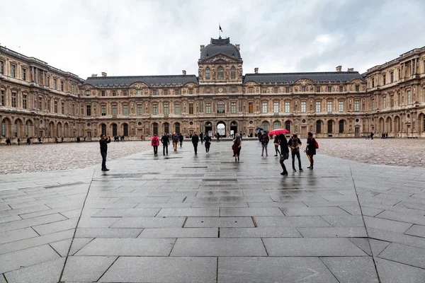 Rain Walking Streets Paris Louvre — стоковое фото