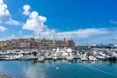 Phlegrean bölgesinde yürüyorum.