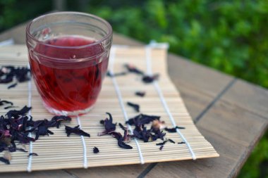 Seçme hibiscus çiçek çayı. Sağlık kavramı, diyet, barış, se
