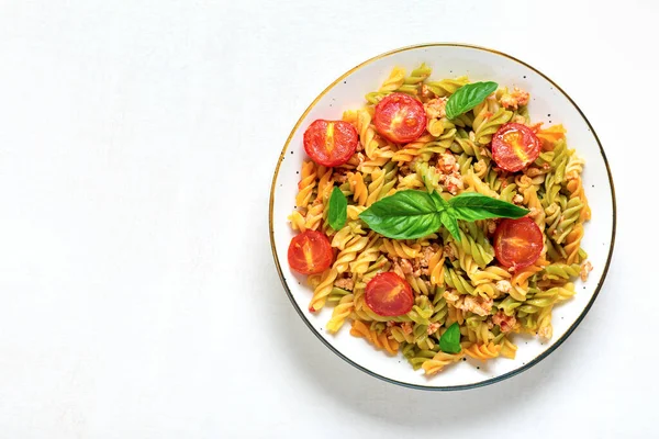 Fusilli Pasta Italiana Clásica Trigo Duro Con Carne Pollo Tomates — Foto de Stock