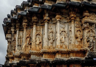 Sharadamba Tapınağı, Tanga Nehri kıyısında, Springeri.