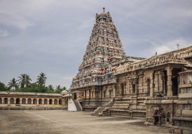 Kampaheswarar Tapınağı, Tanrı Şiva adanmış, Tirubuvanam kentinde yer almaktadır
