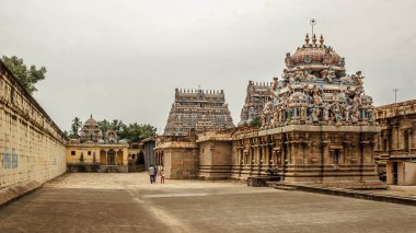 Kampaheswarar Tapınağı, Tanrı Şiva adanmış, Tirubuvanam kentinde yer almaktadır