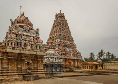 Kampaheswarar Tapınağı, Tanrı Şiva adanmış, Tirubuvanam kentinde yer almaktadır