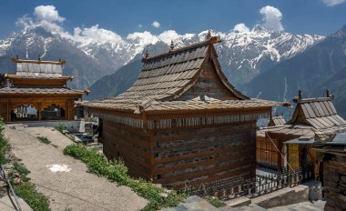 Kinnaur County, Hindistan devleti Himachal Pradesh 'in genel merkezi olarak bilinen Reckong Peo