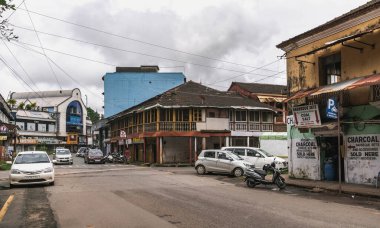 Panaji, Hindistan 'ın Goa eyaletinin başkentidir, şehir Mandovi Nehri kıyısında yer almaktadır ve kaldırımlı sokakları, Portekiz sömürge mimarisi ve renkli villalarıyla tanınmaktadır.