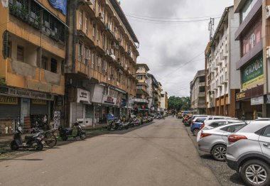 Panaji, Hindistan 'ın Goa eyaletinin başkentidir, şehir Mandovi Nehri kıyısında yer almaktadır ve kaldırımlı sokakları, Portekiz sömürge mimarisi ve renkli villalarıyla tanınmaktadır.