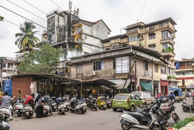 Panaji, Hindistan 'ın Goa eyaletinin başkentidir, şehir Mandovi Nehri kıyısında yer almaktadır ve kaldırımlı sokakları, Portekiz sömürge mimarisi ve renkli villalarıyla tanınmaktadır.