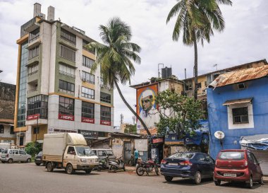 Panaji, Hindistan 'ın Goa eyaletinin başkentidir, şehir Mandovi Nehri kıyısında yer almaktadır ve kaldırımlı sokakları, Portekiz sömürge mimarisi ve renkli villalarıyla tanınmaktadır.