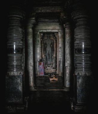 Halebid, Karnataka 'da Shiva' ya adanmış eşsiz Hoysala tarzı bir tapınağı olan bir şehir.