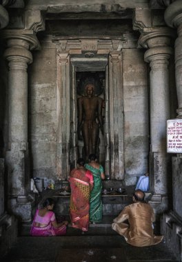 Halebid, Karnataka 'da Shiva' ya adanmış eşsiz Hoysala tarzı bir tapınağı olan bir şehir.