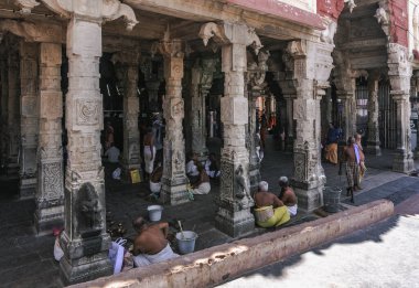 Tiruchendur Murugan Tapınağı, kendini Lord Murugan 'a adamış eski bir Hindu tapınağıdır. Hindistan