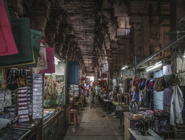 Madurai Hindistan 'ın en eski şehridir ve şehrin simgesi Meenakshi Tapınağıdır.