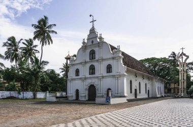 Kochi, Hindistan 'ın güneybatısında, Kerala eyaletinde, Arap Denizi' nin sularıyla yıkanmış bir şehirdir.