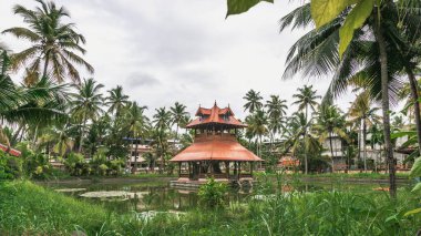 Kochi, Hindistan 'ın güneybatısında, Kerala eyaletinde, Arap Denizi' nin sularıyla yıkanmış bir şehirdir.