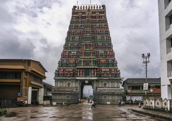 Madurai Hindistan 'ın en eski şehridir ve şehrin simgesi Meenakshi Tapınağıdır.