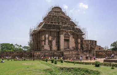 Konarak 'taki güneş tanrısı Surya' nın tapınağı (ayrıca 