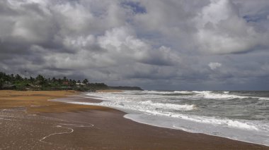 Calangute Sahili, Kuzey Goa 'nın Arap Denizi kıyısındaki en büyük plajıdır..