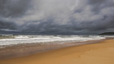 Calangute Sahili, Kuzey Goa 'nın Arap Denizi kıyısındaki en büyük plajıdır..