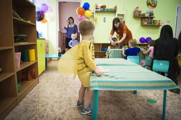 Russia Novodvinsk May 2019 - Kindergarten 24 - Tea drinking and games in the kindergarden group after the theme matinee — стоковое фото