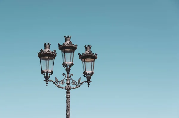 Triple street lamp with bright blue sky and space for copy — Stock Photo, Image