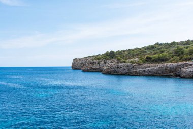Güzel kayalık Akdeniz kıyı şeridi