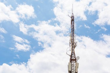 Telekom kulesi, cep telefonu kulesi, baz istasyonu.