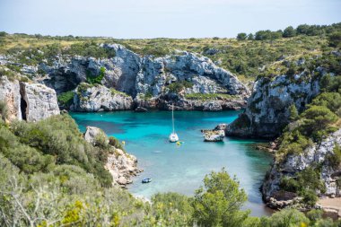 Menorca adasında güzel Cales Koyular