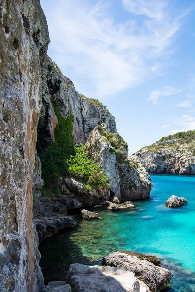 Menorca adasında güzel Cales Koyular