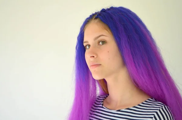 Яскраві Стильні Зображення Дівчина Синім Фіолетовим Волоссям Техніка Kanekalon Волосся — стокове фото