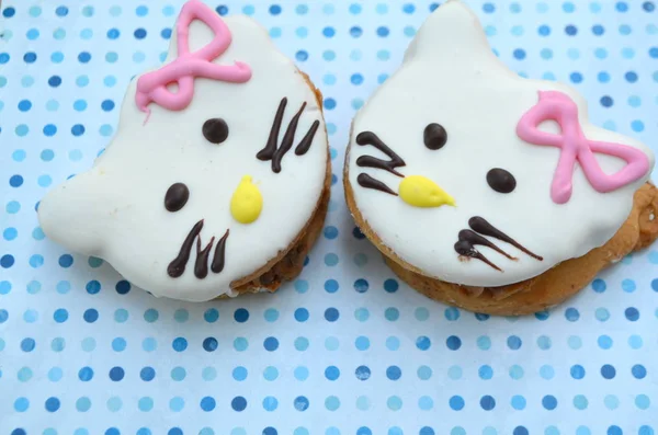 Kekse Formten Ein Kätzchen Unter Der Weißen Glasur — Stockfoto