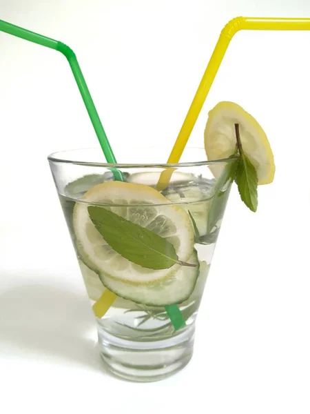 레몬과 오이가 함유된 건강한 라이프스타일 — 스톡 사진