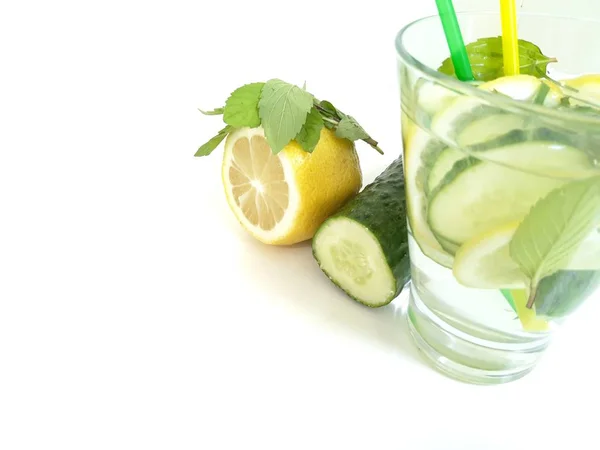 레몬과 오이가 함유된 건강한 라이프스타일 — 스톡 사진