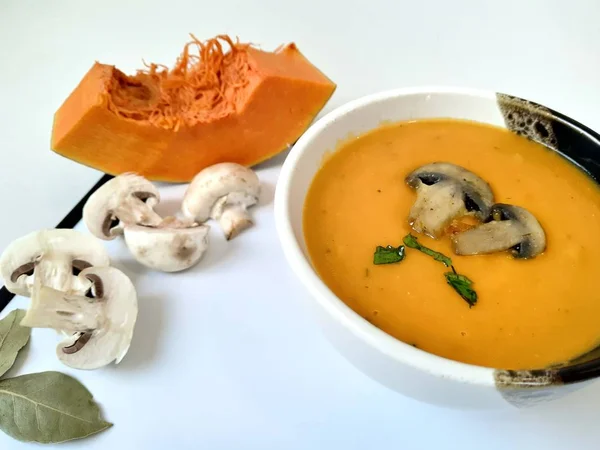 Sahnesuppe Mit Kürbis Und Champignons Stockbild