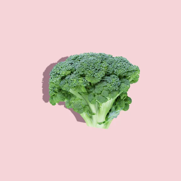 Broccoli Een Roze Achtergrond Met Hard Licht Plein Creatieve Lay — Stockfoto