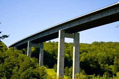 Almanya'da Bad Brueckenau yakınlarındaki Hessen ve Bavyera arasında A7 Grenzwald köprüsü