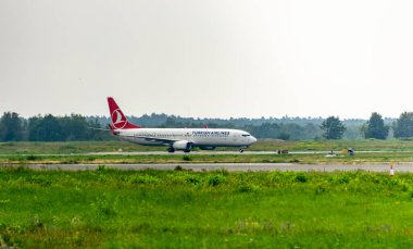 Köln-Bonn, Kuzey Ren-Vestfalya, Airport, Almanya - 28 Ağustos 2019 THY Boeing 737-800 iniş Köln Bonn havaalanına, Almanya. Türk Hava Yolları İstanbul Türkiye'de bir şirkettir