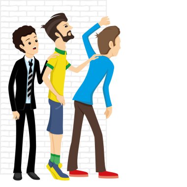 Bir grup adam beyaz bir tuğla duvarın arkasından dışarı bakıyor..