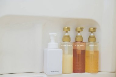 seyahat banyo malzemeleri ile toiletry çanta, hy küçük plastik şişeler