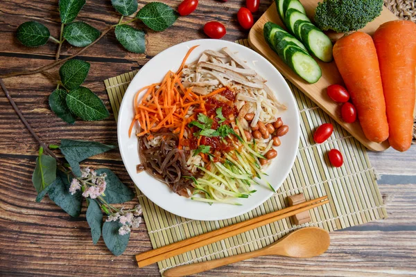 Yunnan Style Studené Nudle Tato Změť Studených Nudlí Zeleniny Sladké — Stock fotografie