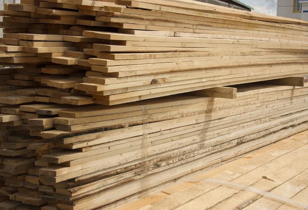 Lumber warehouse. Long wood planks stacked outdoors — Stok fotoğraf