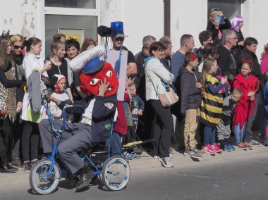 Büyük baş kostüm polis