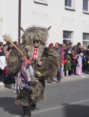 Kurent kostüm karanlık