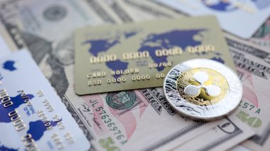 Gümüş sikke dalgalanma Xrp closeup masada yalan