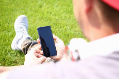 Modern el akıllı telefon parkı büyük tutun