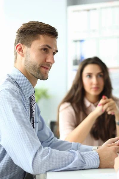 Gente inteligente en la oficina — Foto de Stock