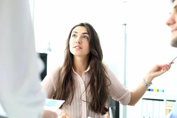 Administradora femenina inteligente — Foto de Stock