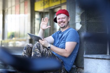 Gündelik adam açık havada boş zaman harcama